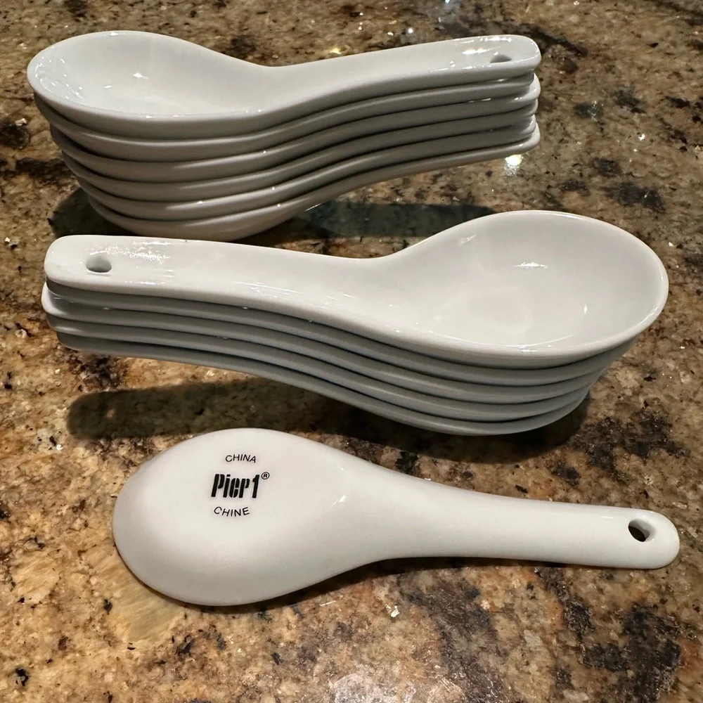 Set of 16 Pier 1 tasting/ soup spoons. New.
